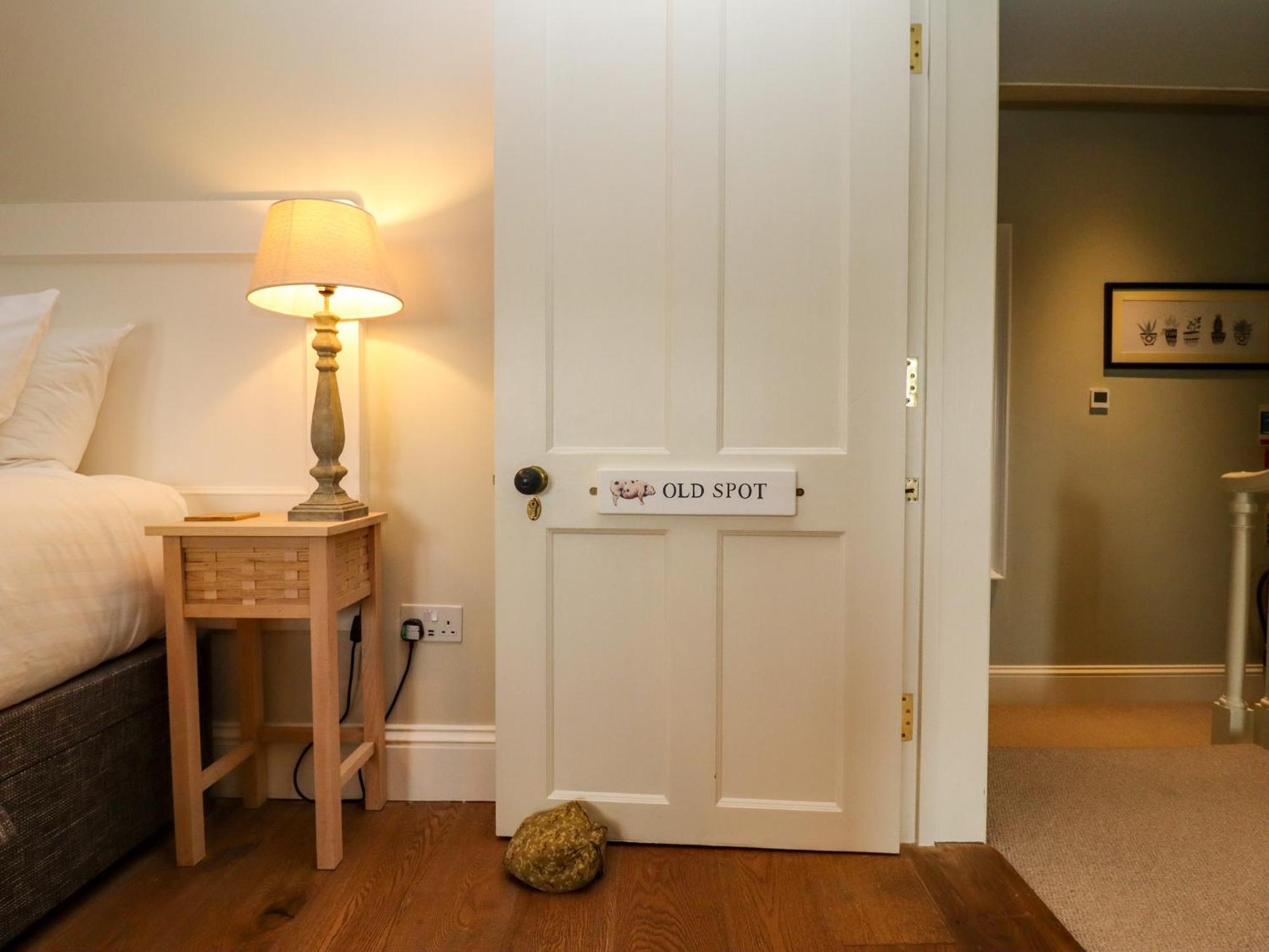Hammonds Farmhouse Stroud  Bagian luar foto